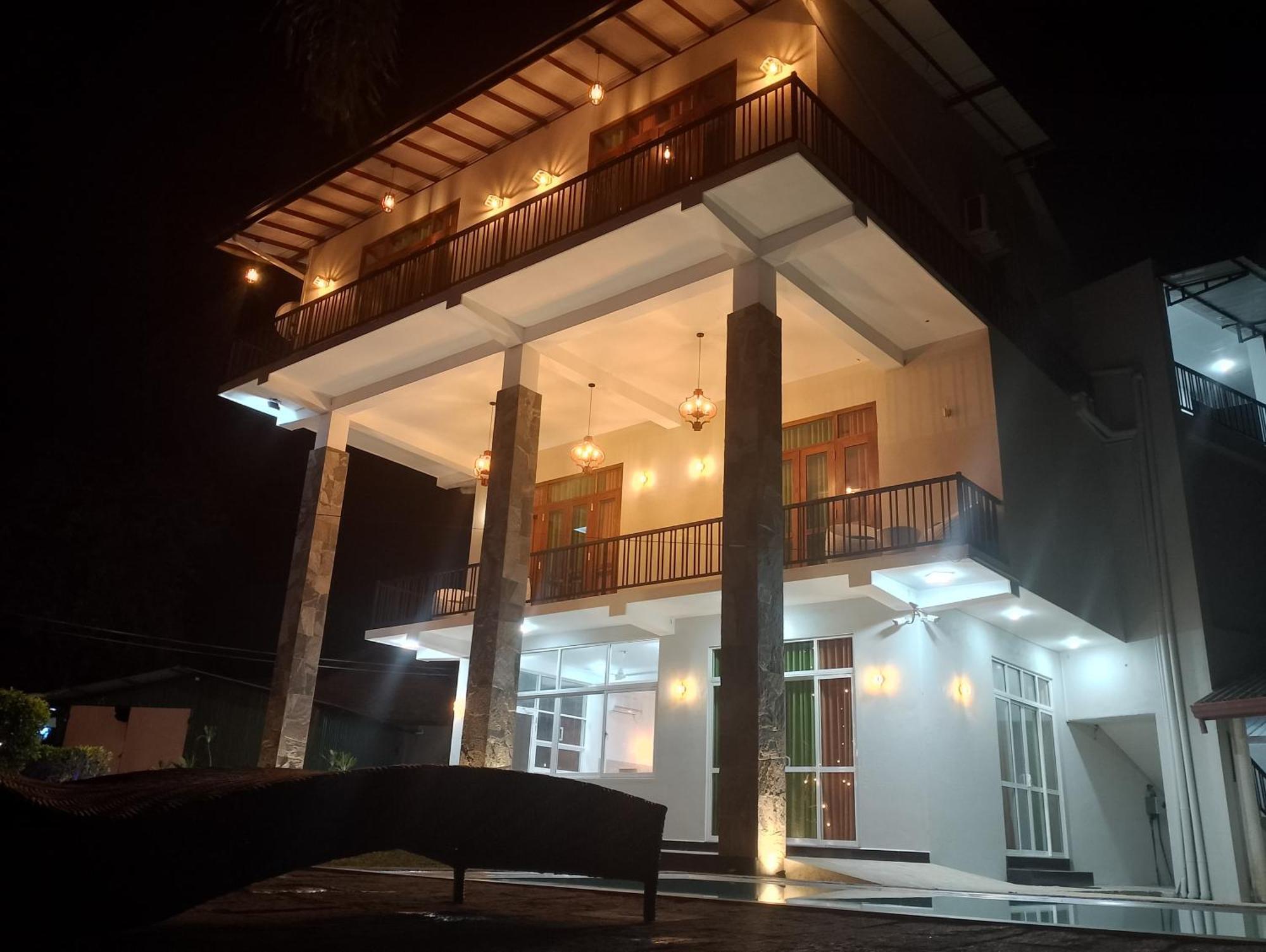 Malindu Yala Gate Hotel Tissamaharama Exterior photo