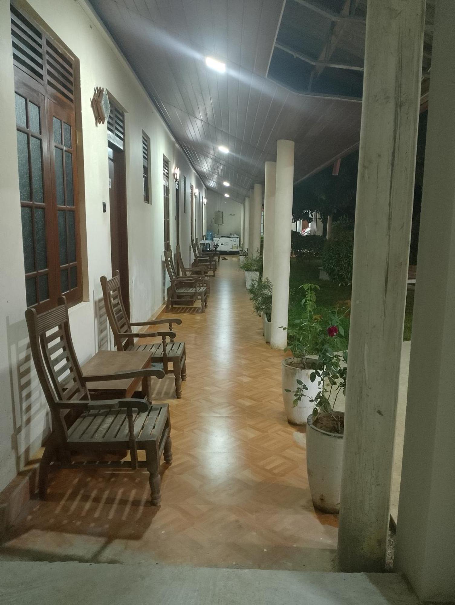 Malindu Yala Gate Hotel Tissamaharama Exterior photo
